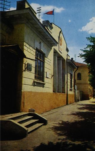 В этом здании 22 декабря 1917 г. состоялось первое заседание Юрьевецкого городского Совета рабочих и солдатских депутатов